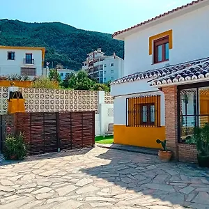 Сasa de vacaciones Casa Patio De Naranjos Piscina Privada, Alcaucín